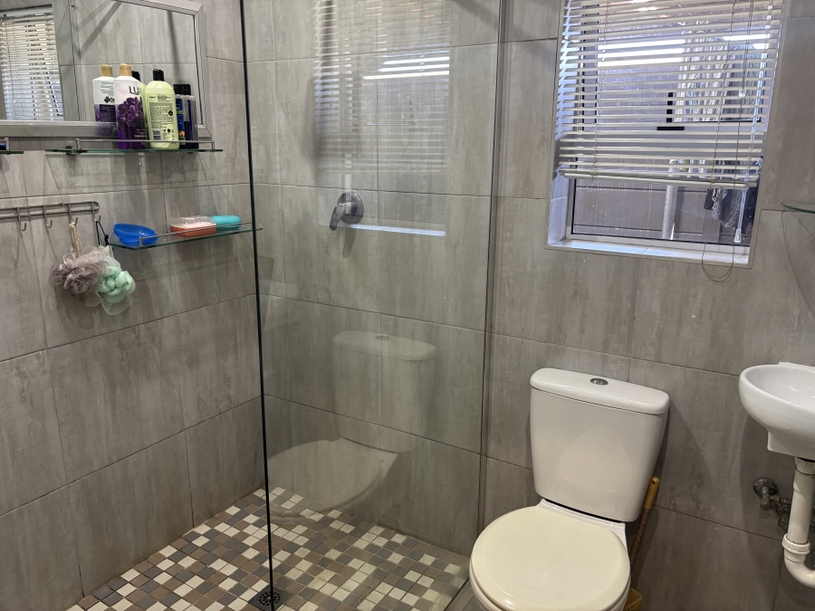 2 Bedroom Property for Sale in Glenwood Western Cape